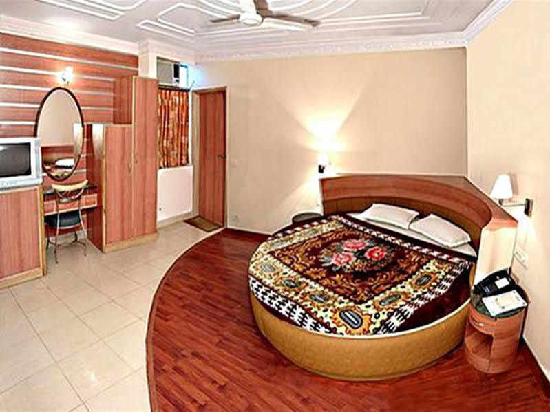 Hotel Madonna New Delhi Exterior photo